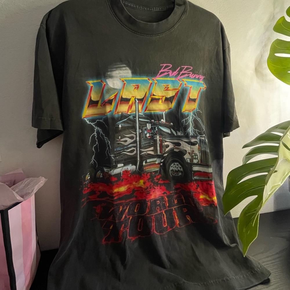 Bad Bunny El Último Tour del Mundo Authentic T-Shirt